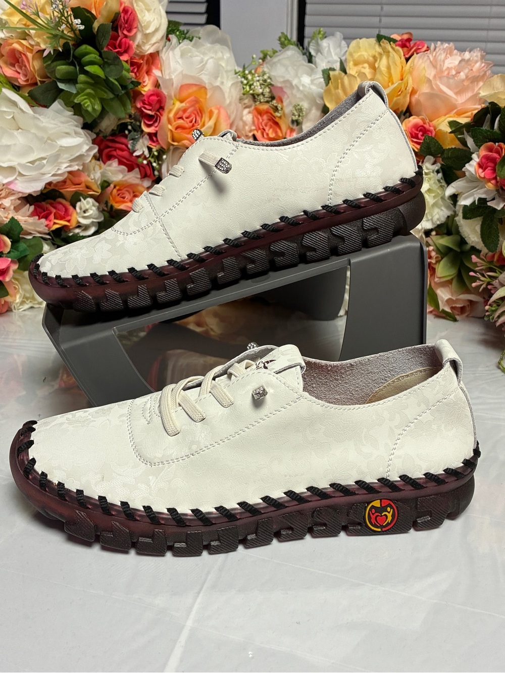 Salkin USA Brocade Embossed Comfort Walking Shoes Ivory EU 41 Whipstitched
